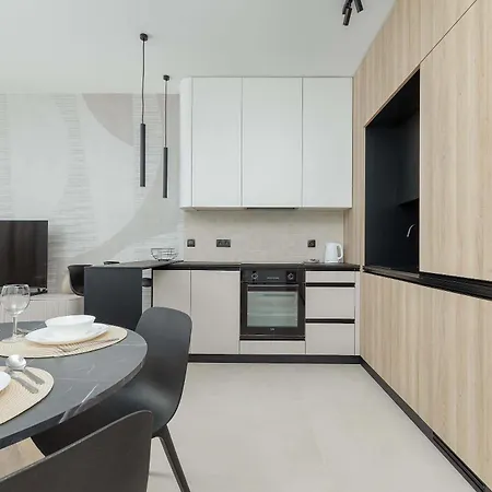 Appartement Stylish With River Views And Garage In By Renters
