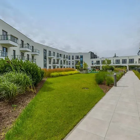 Stylish With River Views And Garage In By Renters Appartement *