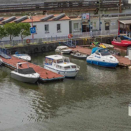 Appartement Stylish With River Views And Garage In By Renters *